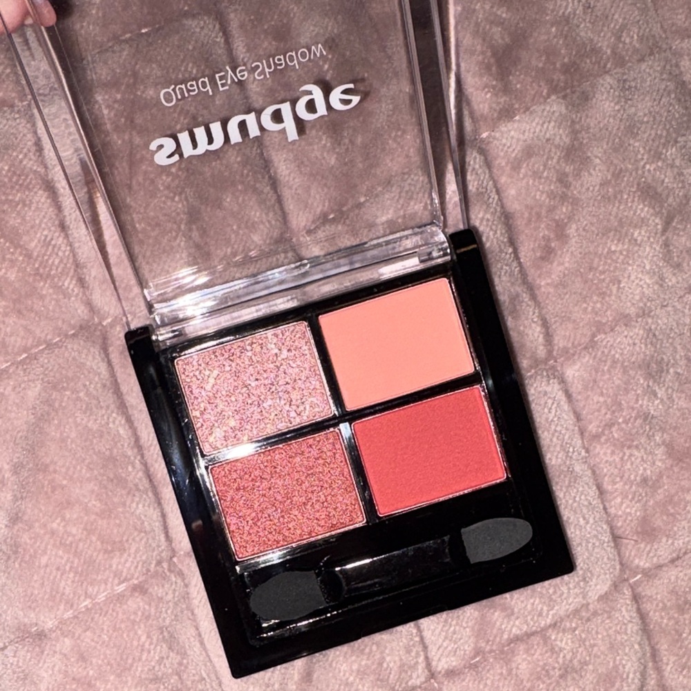 Shimmering Coral Eyeshadow Quad by Smudge